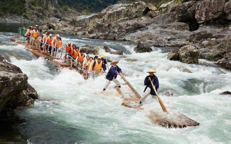 夏季限定!日本唯一 和歌山秘境「激流木筏」