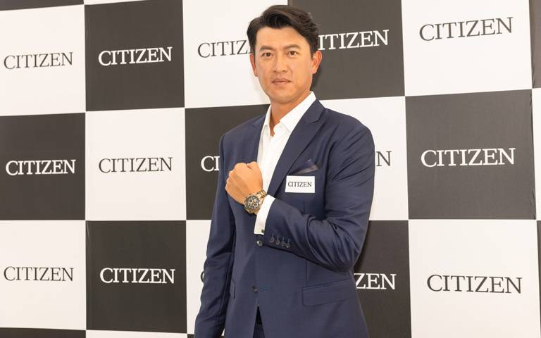 超越王牌第二人生!王建民帥戴CITIZEN月球探測計畫聯名錶,好萊塢式極速演繹時尚都會新錶情
