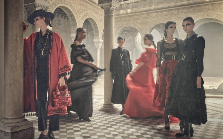 DIOR 2023早春系列正式發表，這次變身西班牙佛朗明哥舞者的性感優雅，每件單品都美翻！