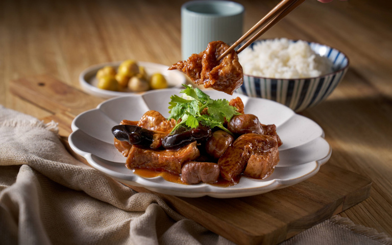 粵亮私廚推「經典家常菜」！紅酒燉牛腱、椰汁燒肉排...簡單加熱就能享用星級料理！