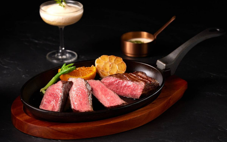 謝師宴最佳提案！秀學生證請吃和牛、10人享9折、贈法國紅酒