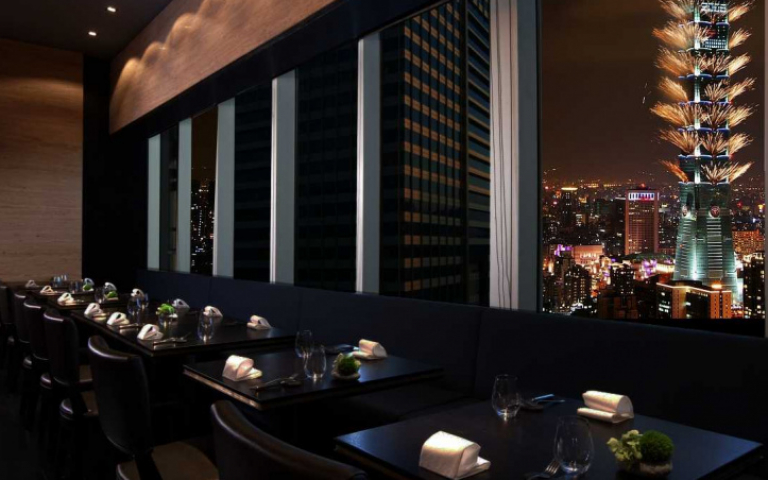 想舒服欣賞台北101的360度輪狀煙火秀？信義區餐廳最後卡位看這裡！