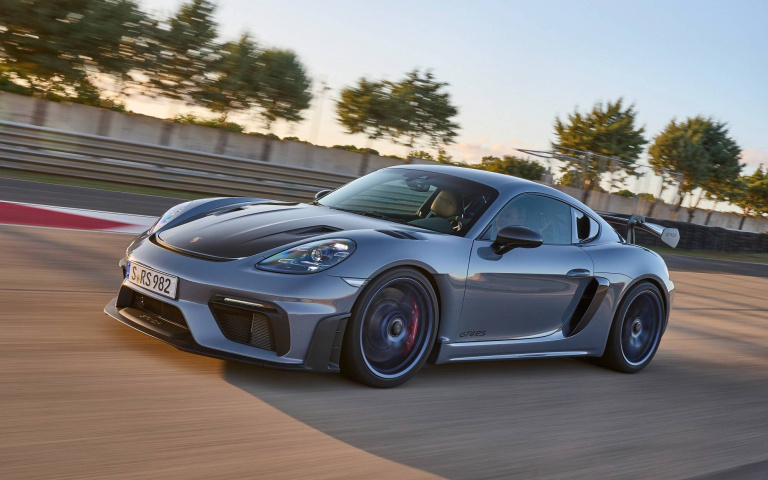 賽車基因入魂 !遵從賽道信仰而生「 Porsche 718 Cayman GT4 RS」 具備中置引擎的性能跑車,更提供極致操駕樂趣!