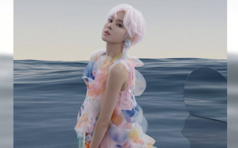 女星辣秀「全見版」性感元素　盼帶給聽眾心靈撫慰