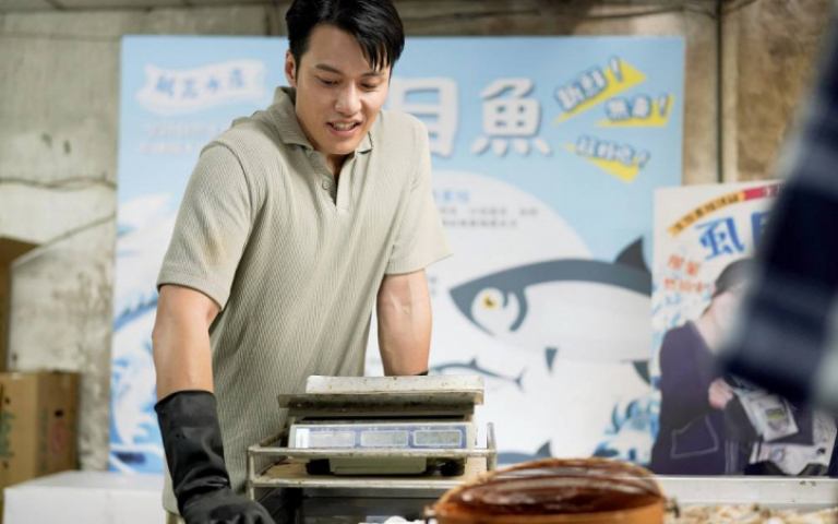 張睿家被神明懲罰卡神桌　林玟誼樂當最美木工