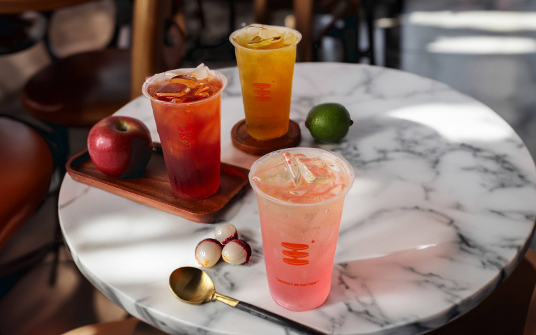 手搖飲優惠大放送　喝康普茶玩「剪刀石頭布」拚免單　點草莓歐蕾免費加珍珠