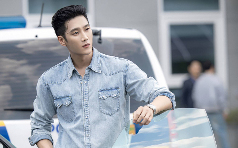 安普賢大方露胸肌　二度合作朴智賢承認關係「更緊密」