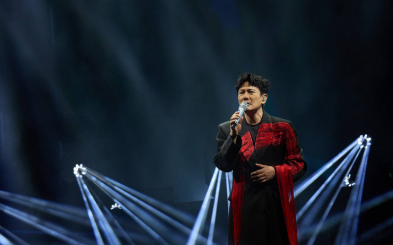 張信哲三度空降成都開唱　驚見千萬夯曲原唱瘋狂比心