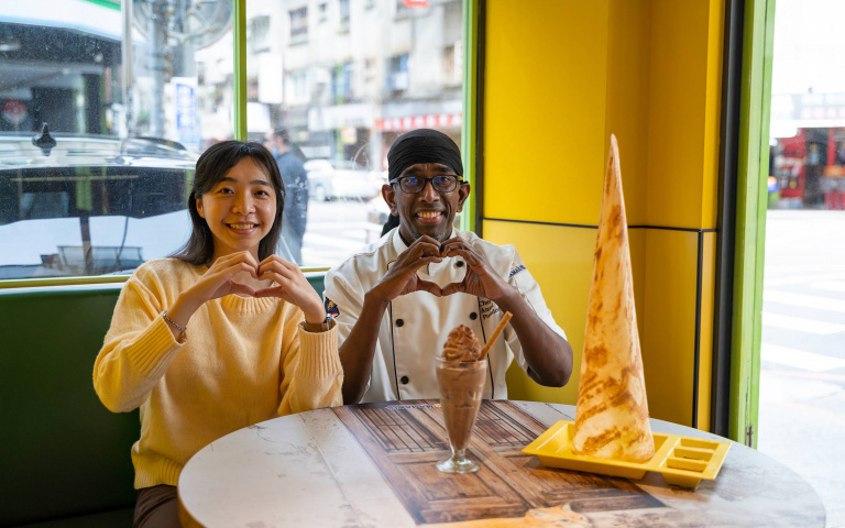 蘋果煎餅免費吃！搭配肉桂粉、紐西蘭奶油、外酥內軟，限時限量趕快衝！