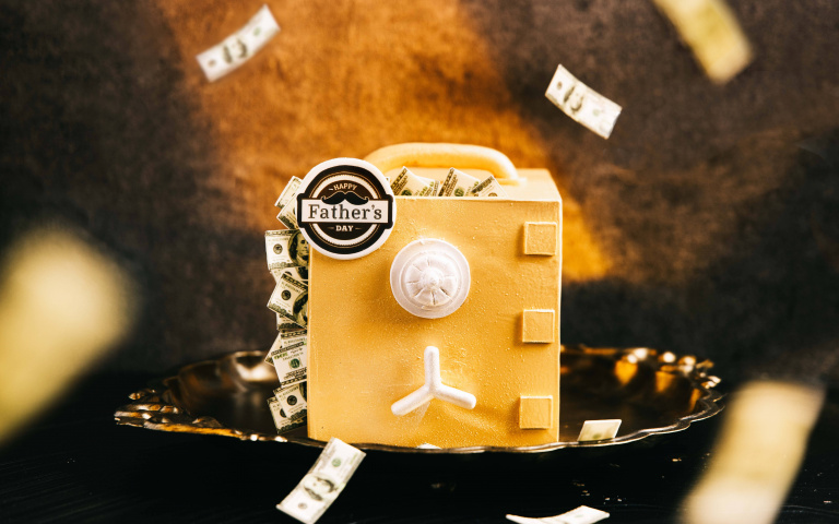 甜點爭「爸」戰！霸氣吸睛巧克力金庫、紅唇可可蛋糕，萌翻天