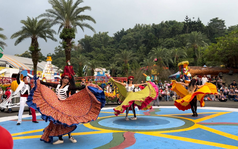 劍湖山門票下殺３折！萬聖裝扮就送大型恐龍騎乘玩具！