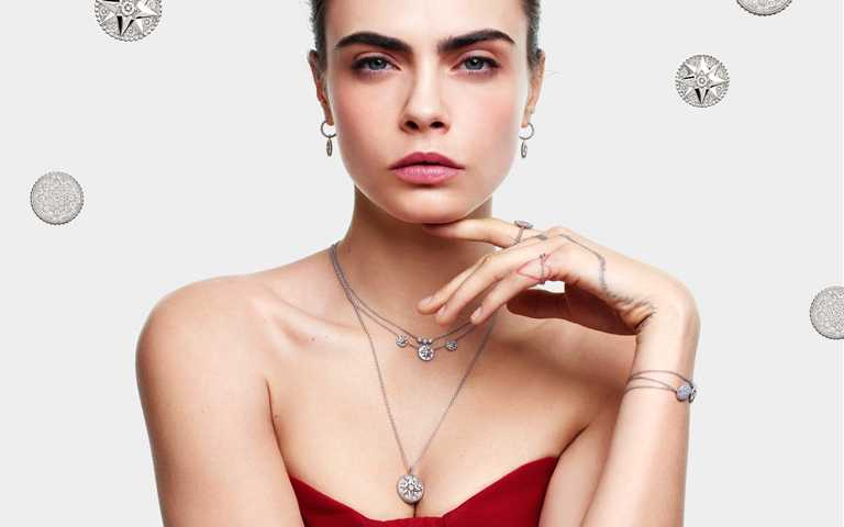 穹蒼星宿繾綣纏繞！ DIOR「Rose des Vents羅盤玫瑰」系列珠寶混搭展現不羈真我