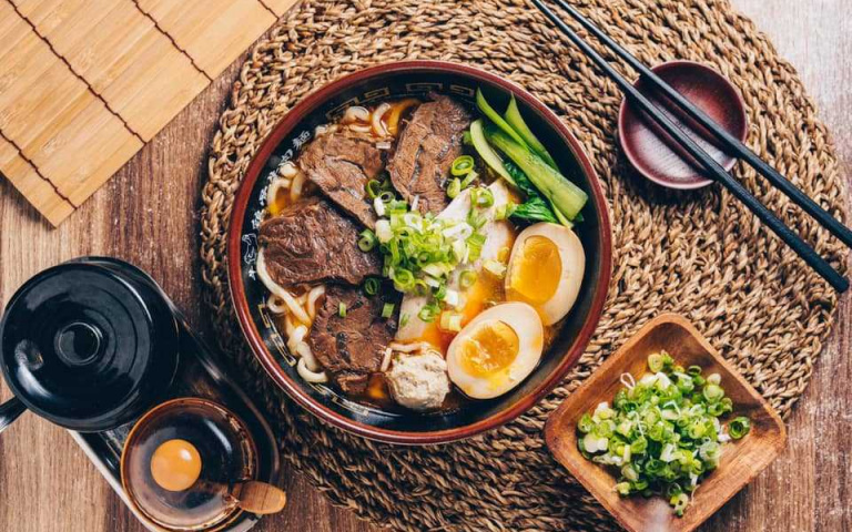身為台灣人 不能不知道的幾間牛肉麵 好吃到每天都在排隊!台北市牛肉麵推薦 !