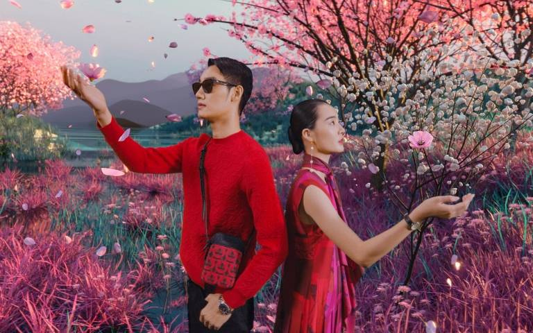 Salvatore Ferragamo 農曆新年系列大玩藝術,帶領你走進虛幻水榭桃林之間