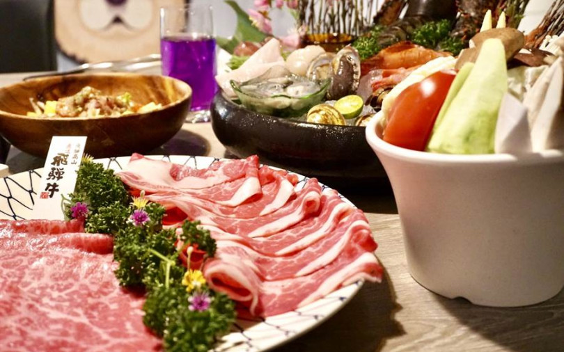 和牛控注意！「釧井飛驒牛海鮮鍋」超殺專案　A5飛驒牛＋和牛、海鮮吃到飽CP值爆了啦