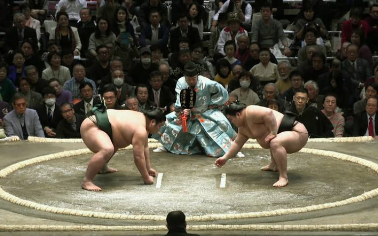 日本國技千年神秘面紗!《相撲道》選手掃光燒肉店,導演一看發票秒喊「完蛋!」