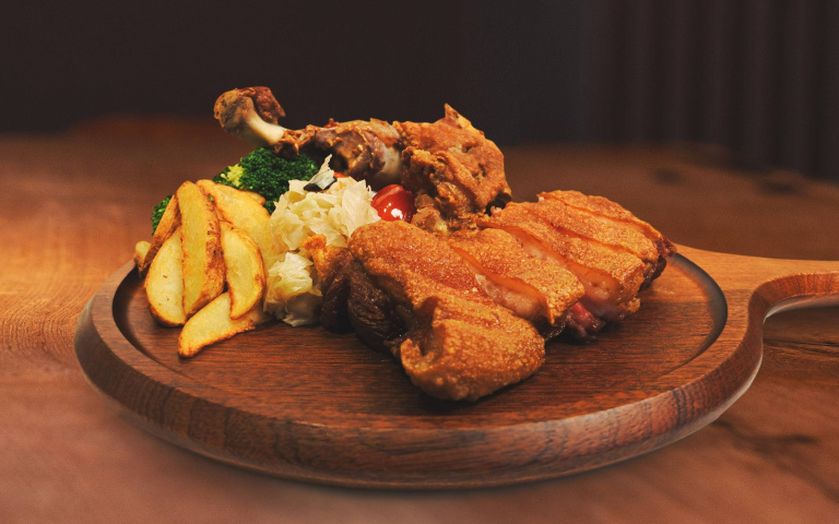 主廚私房菜滿額贈優惠！再推『凱撒招牌冠軍豬腳』