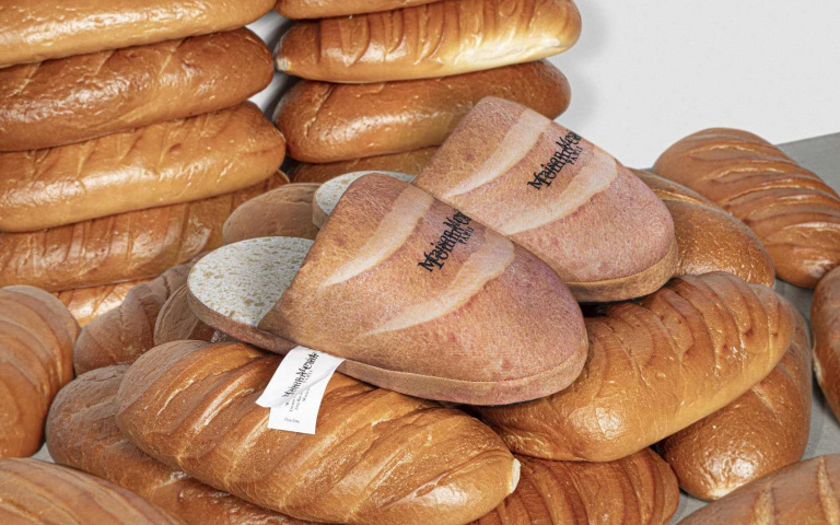 又出新招！Tommy Cash 攜手Maison Margiela 麵包入魂