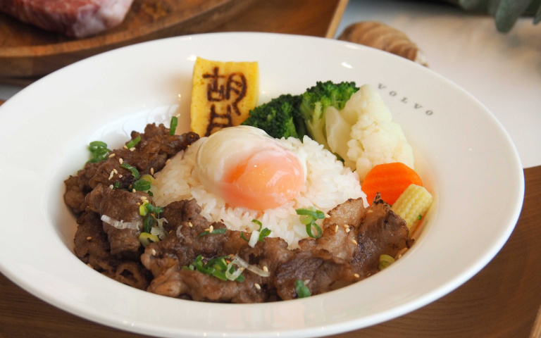 宮崎香草牛美味來襲　賞車保養還能大啖燒肉丼　限量品嘗珍稀部位