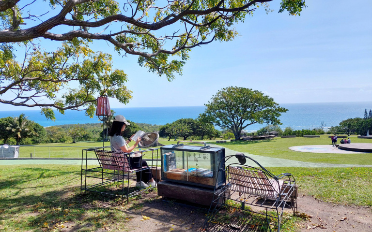 藝遊東海岸4／在都歷遊客中心撞見藝術　親近月光海體驗手捏陶