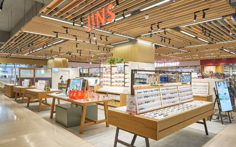 宛如置身日本的購物空間!JINS首創「眼鏡居家體驗」,讓生活更豐富、穿搭更輕鬆