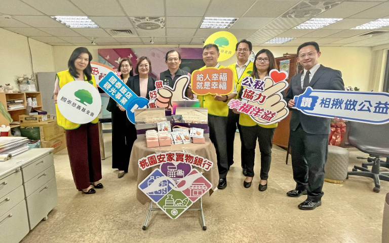 國泰飯店中秋送暖!捐贈500盒月餅,關懷新住民弱勢家庭!