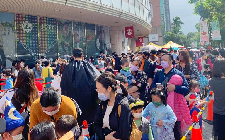 萬聖節變裝免費吃炸雞!百貨公司優惠活動,集滿點數再換限量好禮!