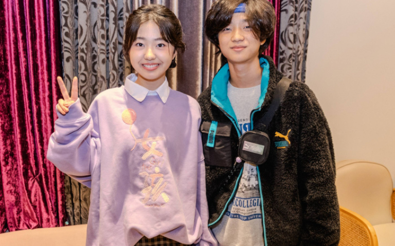 白潤音買票挺《女孩》　後台擁抱姊姊白小櫻