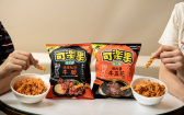 一開袋就像走進胡同燒肉！可樂果×胡同燒肉聯名零食登場 炭香、肉汁香全都濃縮進酥脆裡