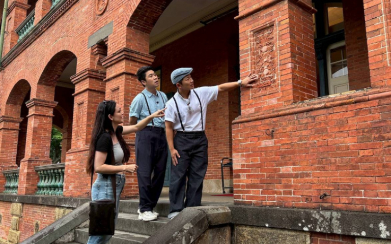 蔡昌憲英倫風裝扮超吸睛　回大學錄影自爆曾獲「傑出校友」