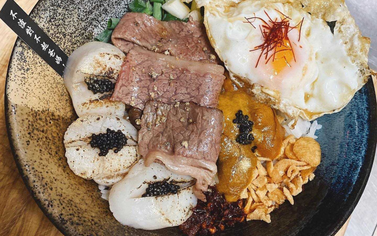 周末深夜就要來碗和牛肉燥飯!台中宵夜一籮筐 還有暖死人不償命的燒酒雞(1)