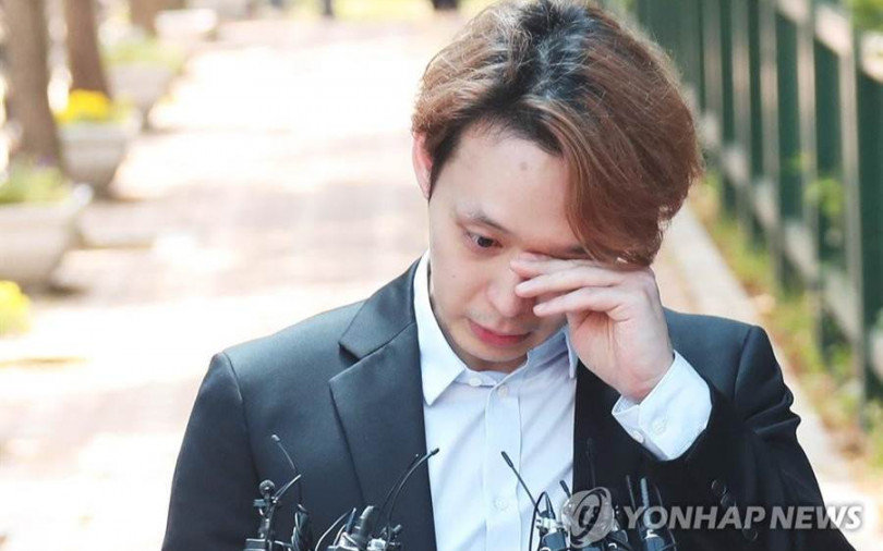朴有天吸毒案判刑確定 粉絲庭外痛哭