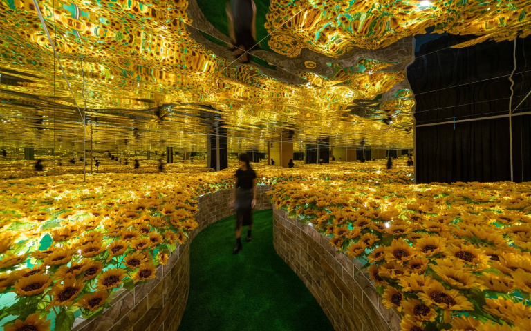 夏日看展去4/名畫變實景! 向日葵鏡屋╳露天咖啡館 「再見梵谷展」台南新亮點
