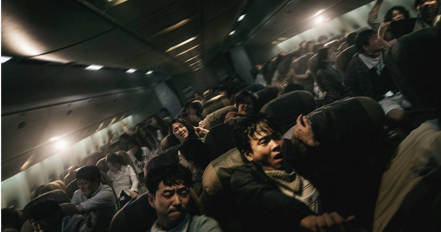 影爆點/如果《屍速列車》搬到28000呎高空拍攝?韓國影史首部空難鉅片《緊急迫降》突破航空災難電影格局