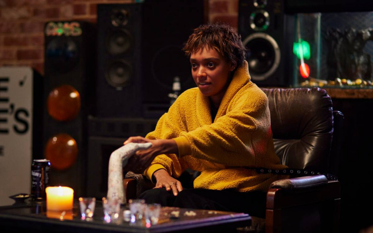 網紅拿靈媒殘肢玩「降靈遊戲」？《鬼手鬼手 請開口》違反禁忌，招惡鬼！