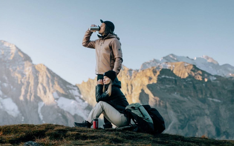 咖啡膠囊變時尚單品！咖啡品牌聯名推機能外套，調節體溫、防潑水性能全都有！