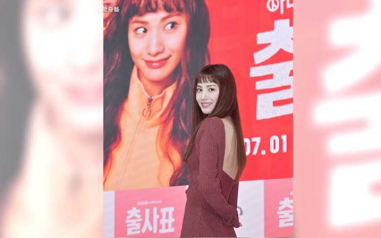 NaNa新戲記者會秀美背 「世界最美臉蛋」遭爆喝醉糗態