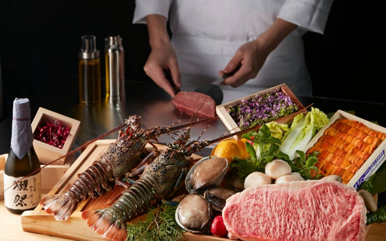 「阪前和牛鐵板燒」台中新開幕招待氣泡酒，打卡送松露清酒和牛頰！