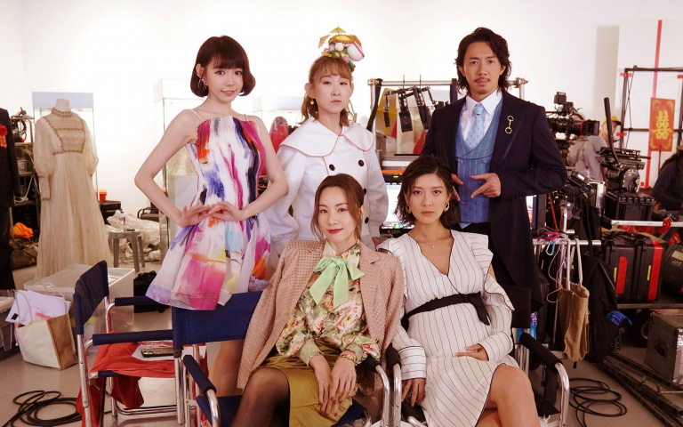 香港喜劇片《飯戲攻心2》上映！鄧麗欣竟從大嫂身份變為二嫂？