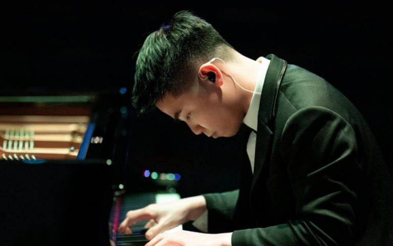 新銳鋼琴家演奏會觀眾爆滿　台下驚見人氣樂團主唱