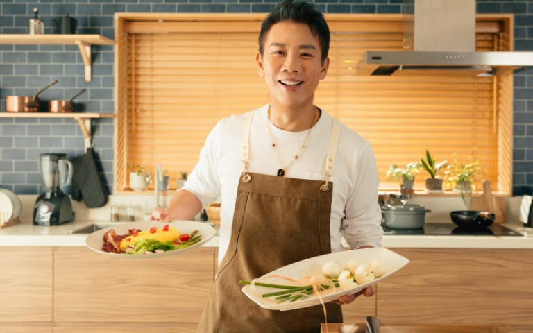 陶喆變身美食專家　揪楊祐寧展現刀工與廚藝