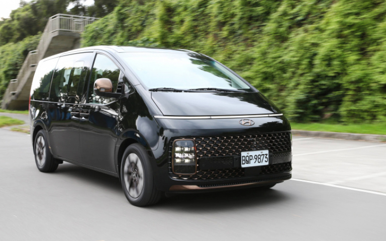 新車試駕／韓風商務歐爸駕到　Hyundai Staria CEO