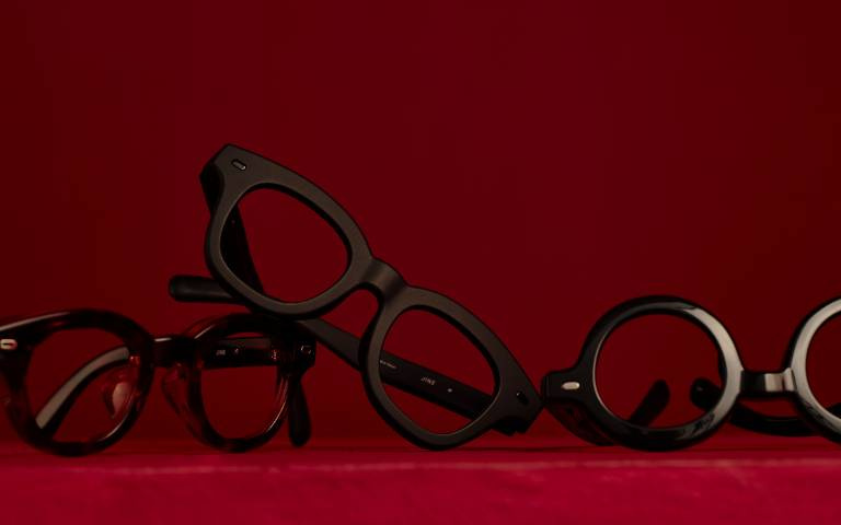 大框也能很輕盈！JINS超厚鏡框採輕量材質兼具潮流感和舒適度！