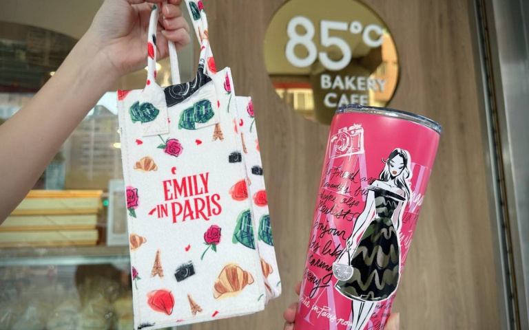 85℃獨家開賣「艾蜜莉在巴黎」保溫杯組！桃紅色瓶身，性感又不失時尚！