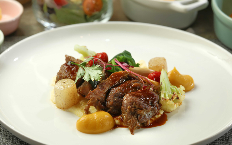 高雄精品酒店寵愛房客無極限！　舒肥早餐端上桌精緻盥洗包帶著走