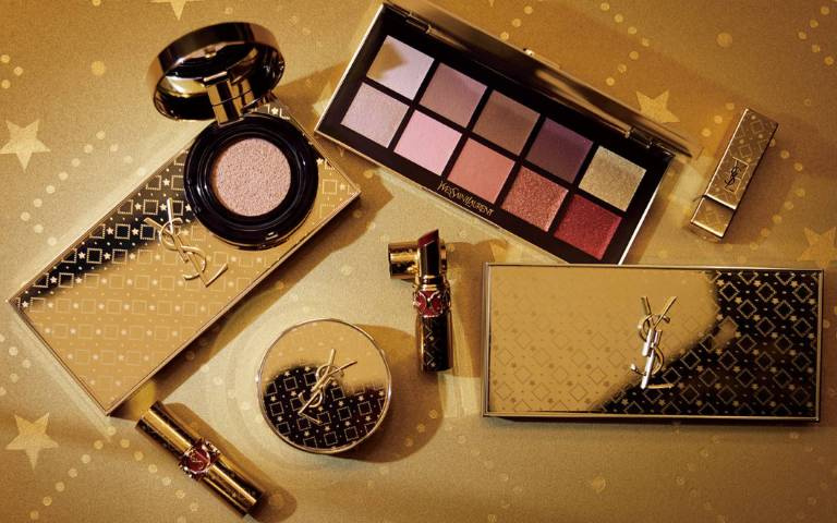 年末限定彩妝，搭配聖誕節夢幻色號及華麗包裝，女孩們一起變漂亮吧！