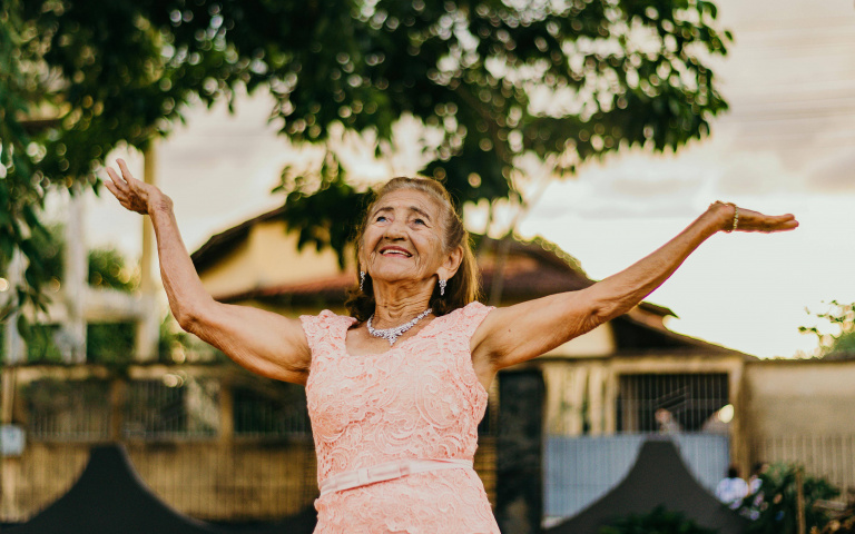 富貴在等她們！3星座女享優渥晚年生活　射手「活到老玩到老」不怕生病