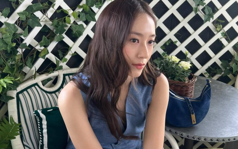 f(x) Krystal 22歲就離開舞台！出道16年首度Solo，粉絲感動：終於等到妳！