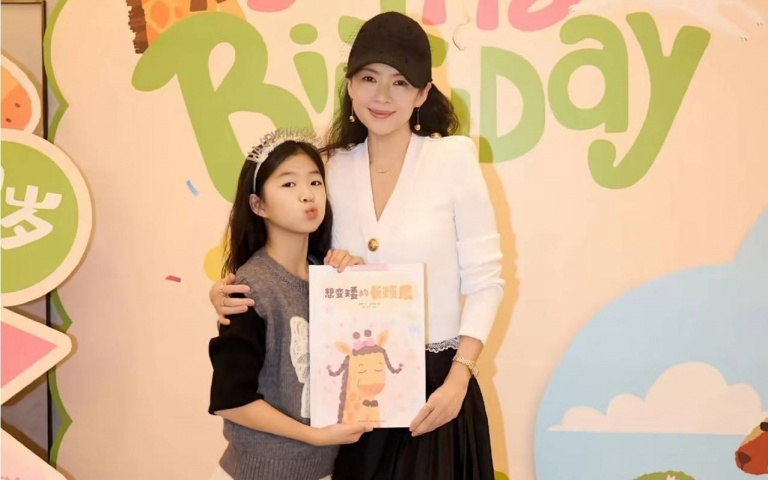 章子怡女兒才是「最強星二代」！10歲生日就出繪本 網驚：顏值才華雙稱霸！