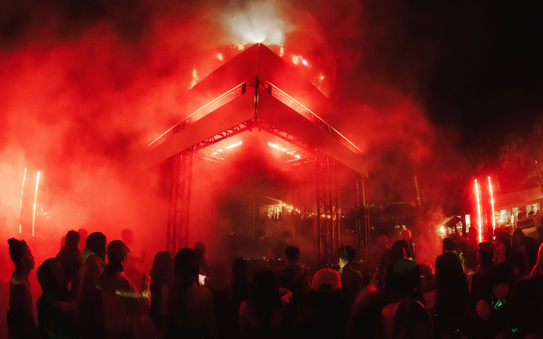 苗栗山谷變身電子音樂幻境！MIRAGE FESTIVAL集結40組國際卡司，露營、火舞、音樂一次玩